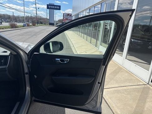 Certified 2025 Volvo XC60 B5 Plus AWD/4WD image 14
