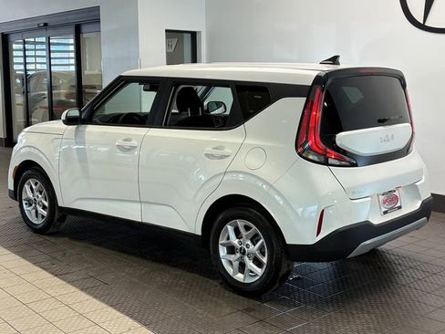 Used 2025 Kia Soul LX w/ LX Technology Package FWD image 4