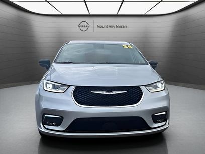 Used 2024 Chrysler Pacifica Touring-L