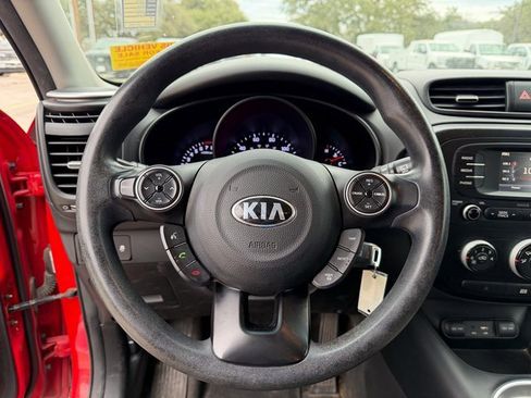 Used 2016 Kia Soul + image 8