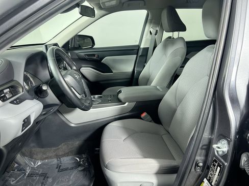 Used 2023 Toyota Highlander LE image 14