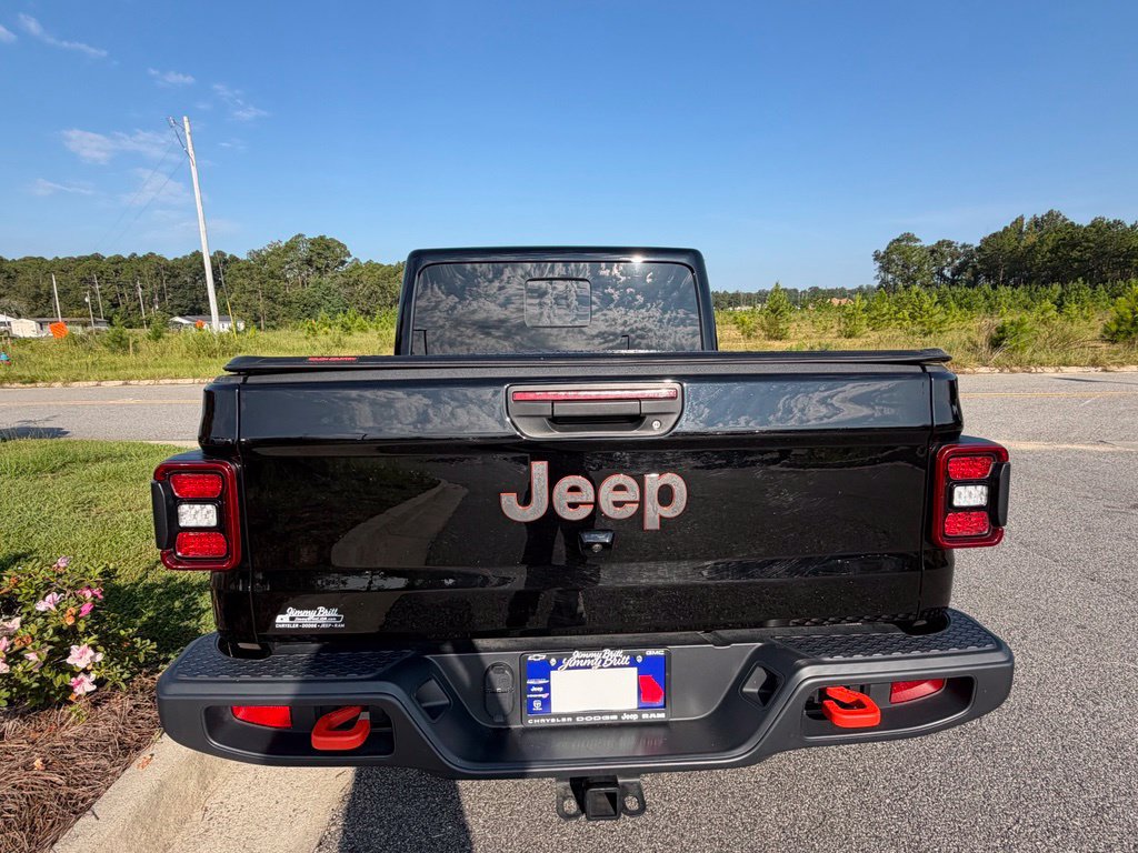 Used 2025 Jeep Gladiator Mojave w/ Technology Group AWD/4WD image 16