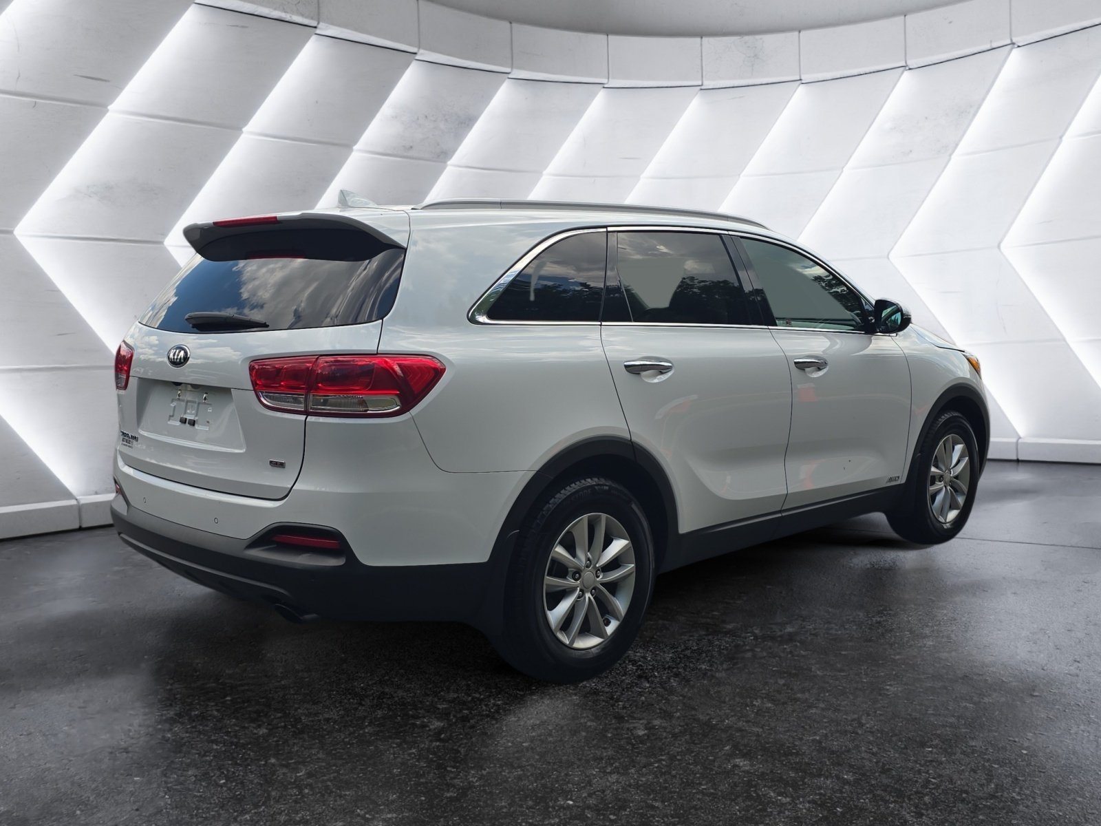 Used 2017 Kia Sorento w/ LX Convenience Package AWD/4WD image 5