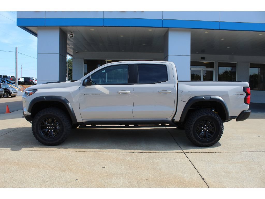 New 2026 Chevrolet Colorado ZR2 w/ Midnight Edition AWD/4WD image 2