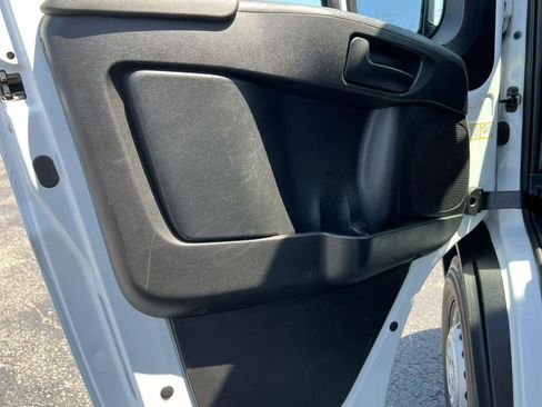 Used 2025 RAM ProMaster 2500 w/ Convenience Group FWD image 14