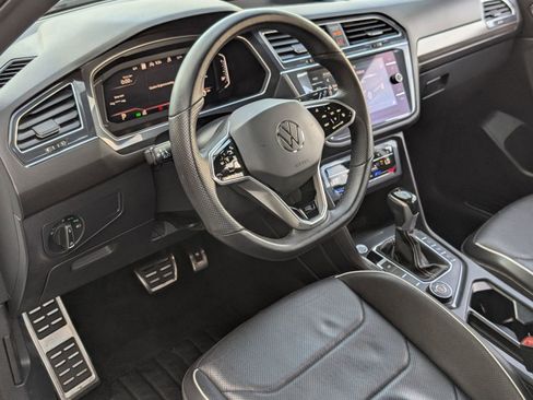 Used 2022 Volkswagen Tiguan SEL R-Line image 4