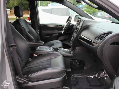 Used 2016 Dodge Grand Caravan SXT FWD image 31