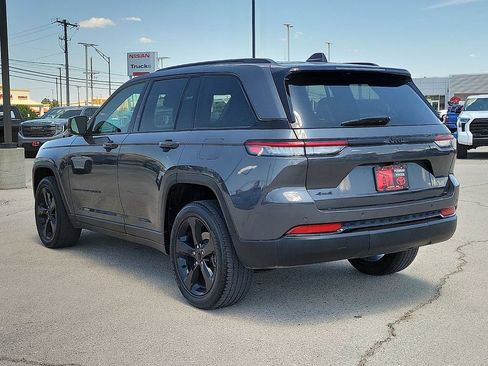 Used 2023 Jeep Grand Cherokee Altitude AWD/4WD image 3