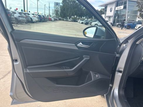 Used 2023 Volkswagen Jetta SE image 46