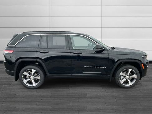 New 2025 Jeep Grand Cherokee Limited w/ MOPAR Finishing Package AWD/4WD image 2