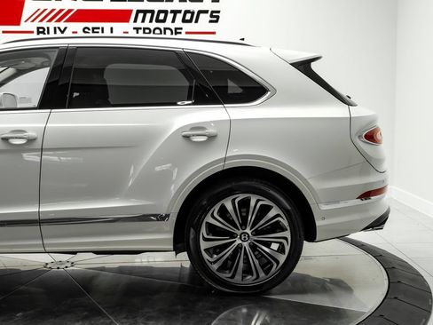 Used 2024 Bentley Bentayga AWD/4WD image 15