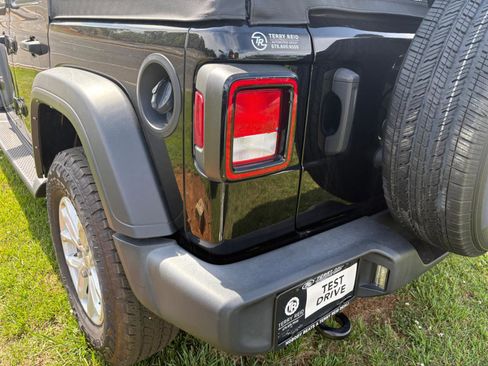 Used 2023 Jeep Wrangler Unlimited Sport AWD/4WD image 44