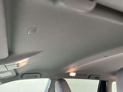 Used 2019 Toyota Highlander Plus AWD/4WD image 25