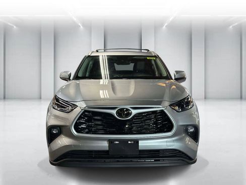 Used 2025 Toyota Highlander XLE image 8