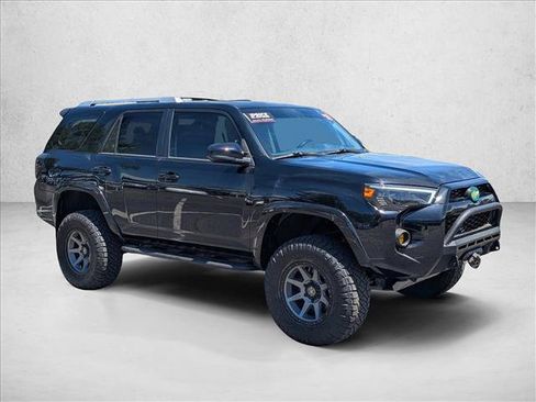 Used 2018 Toyota 4Runner SR5 AWD/4WD image 3