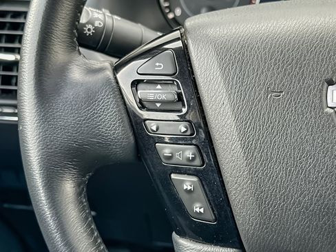 Used 2022 Nissan Armada SL w/ Captain's Chairs Package image 32