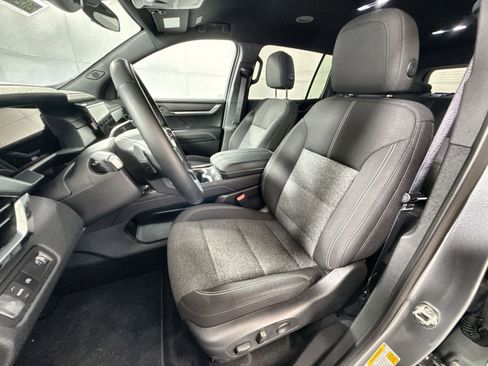 New 2025 GMC Acadia Elevation image 13