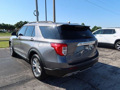 Used 2022 Ford Explorer XLT w/ Equipment Group 202A image 9
