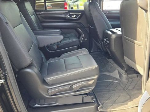 Used 2023 Chevrolet Suburban Z71 w/ Luxury Package AWD/4WD image 16