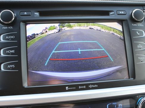 Used 2018 Toyota Highlander Plus w/ Carpet Mat Package (TMS) AWD/4WD image 35