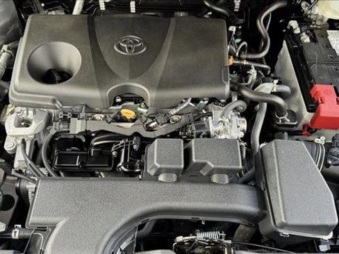 Used 2025 Toyota RAV4 XLE AWD/4WD image 19