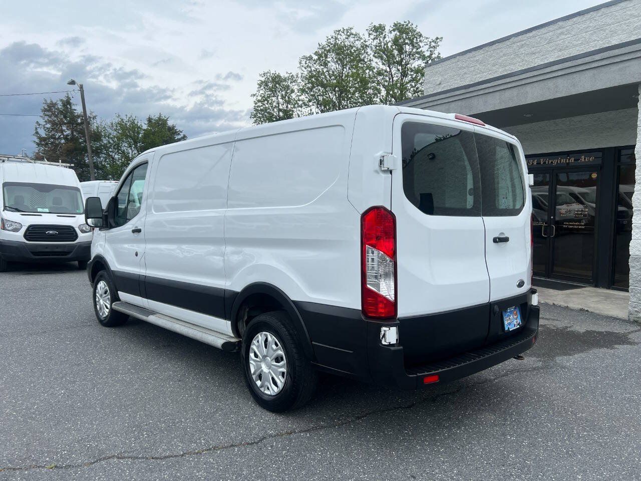 Used 2019 Ford Transit 250 130 Low Roof w/ Exterior Upgrade Package RWD image 4