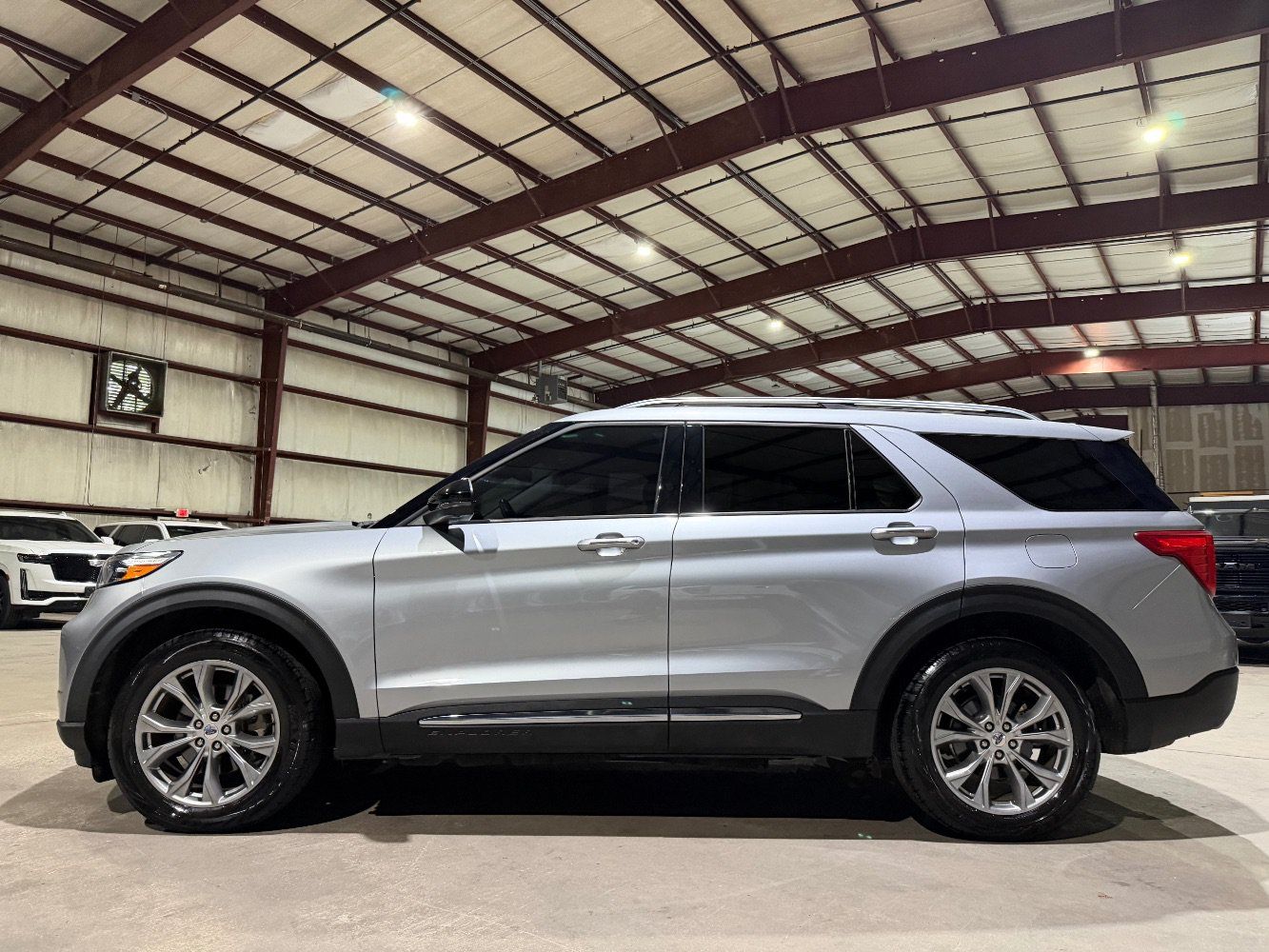 Used 2022 Ford Explorer Limited w/ Equipment Group 301A AWD/4WD image 8
