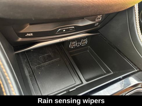 Used 2023 Chrysler Pacifica Pinnacle image 28