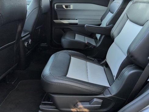Used 2024 Ford Explorer XLT w/ Equipment Group 202A image 7