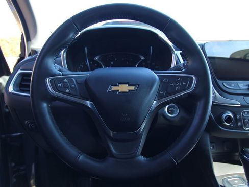 Used 2018 Chevrolet Equinox LT image 18