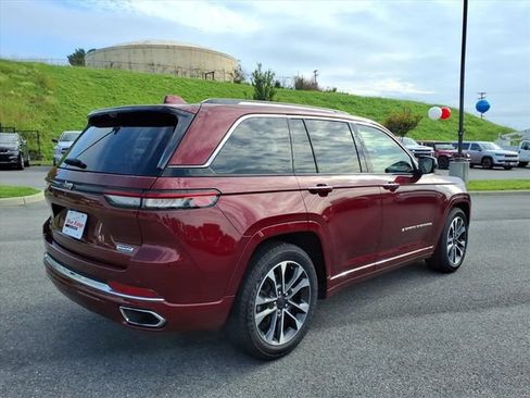 Used 2022 Jeep Grand Cherokee Overland w/ Luxury Tech Group IV AWD/4WD image 6