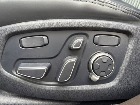 Used 2021 Genesis G90 3.3T Premium image 19