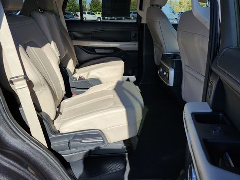 Used 2023 Ford Expedition Limited image 12