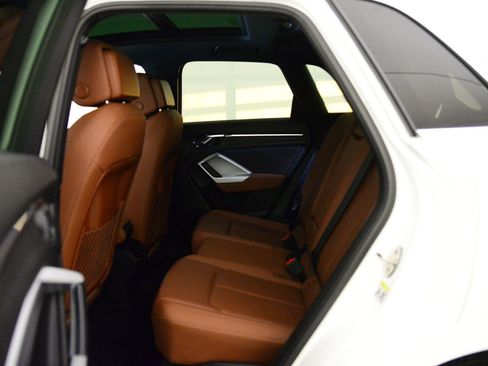 Used 2021 Audi Q3 2.0T Premium w/ Convenience Package image 11