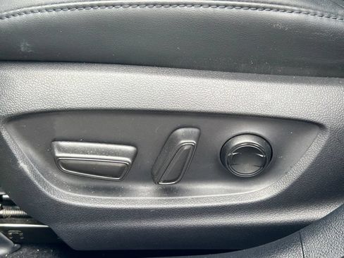 Used 2021 Toyota Prius XLE FWD image 23