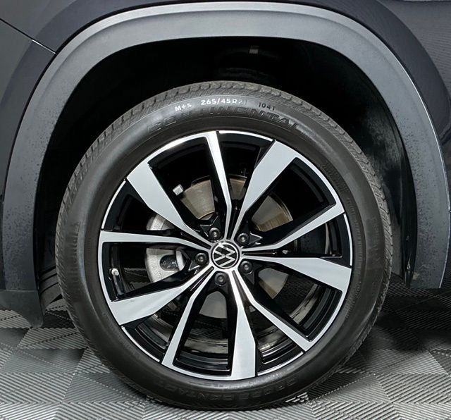 Used 2024 Volkswagen Atlas SEL Premium R-Line AWD/4WD image 11