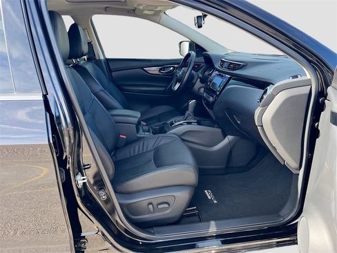 Used 2021 Nissan Rogue Sport SL w/ Premium Package image 29