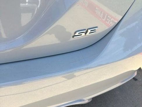 Used 2023 Toyota Camry SE FWD image 3