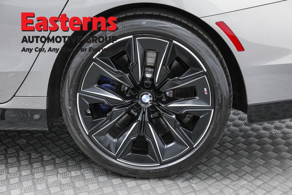 Used 2023 BMW 760i xDrive w/ Executive Package AWD/4WD image 38