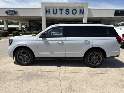 Used 2025 Ford Expedition Platinum w/ Stealth Performance Package AWD/4WD image 1