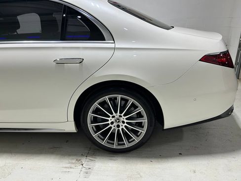 Used 2022 Mercedes-Benz S 580 4MATIC Sedan w/ AMG Line Package image 4