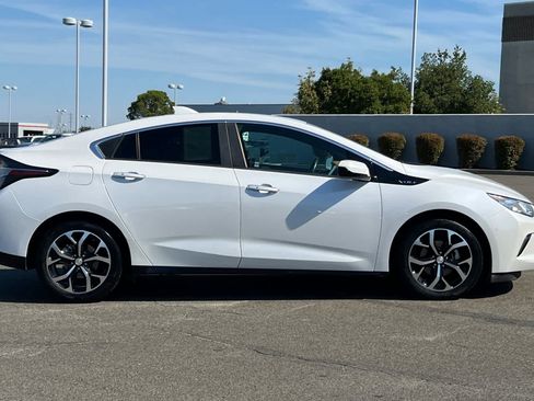 Used 2017 Chevrolet Volt Premier w/ Driver Confidence II Package FWD image 6