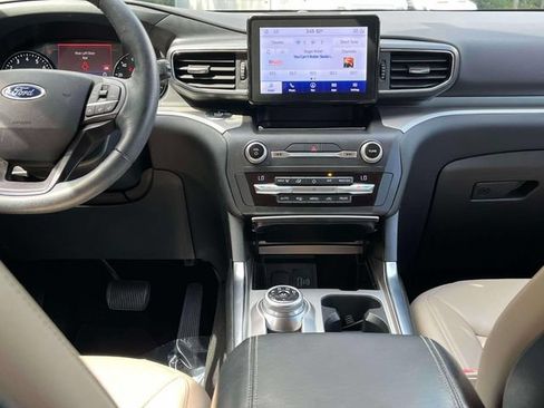 Used 2020 Ford Explorer XLT w/ Equipment Group 202A AWD/4WD image 15