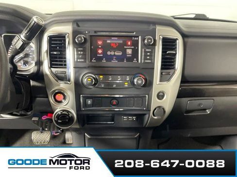 Used 2019 Nissan Titan SV AWD/4WD image 16