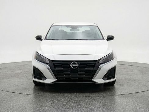 Used 2025 Nissan Altima 2.5 SV image 2