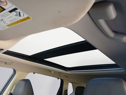 Used 2021 Nissan Rogue SL w/ Premium Package image 17