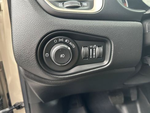 Used 2015 Jeep Renegade Limited AWD/4WD image 48