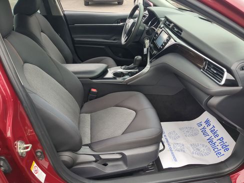 Used 2018 Toyota Camry LE FWD image 23