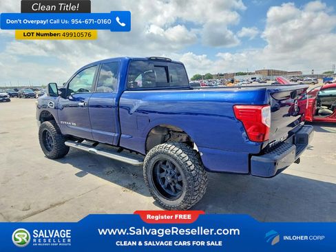 Used 2017 Nissan Titan SV image 3