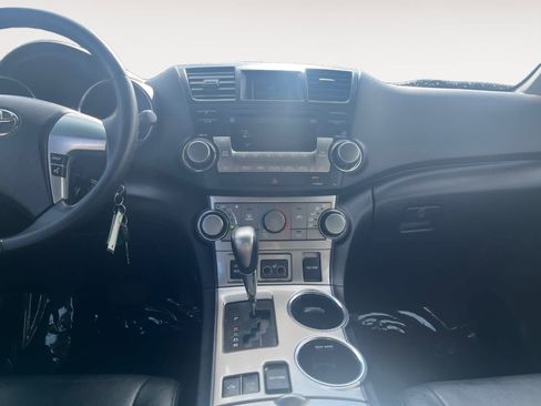 Used 2012 Toyota Highlander 4WD Hybrid w/ Leather Pkg image 11